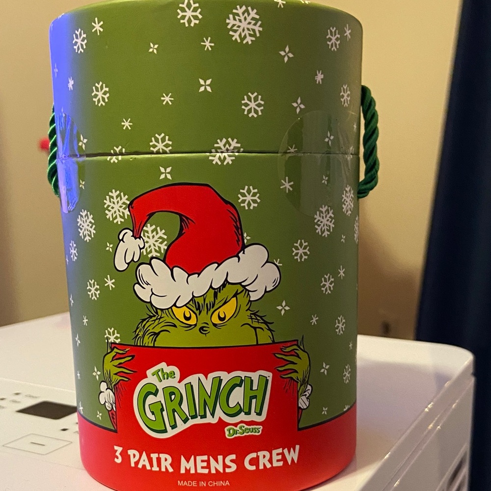 Dr. Seuss Grinch Green and Red Men's Crew Socks Set